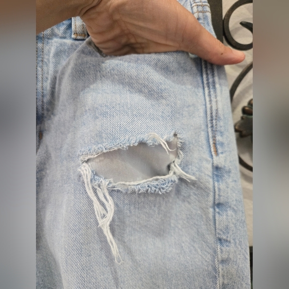 American Eagle Outfitters Light Blue Mom Jeans - Picture 5 of 9